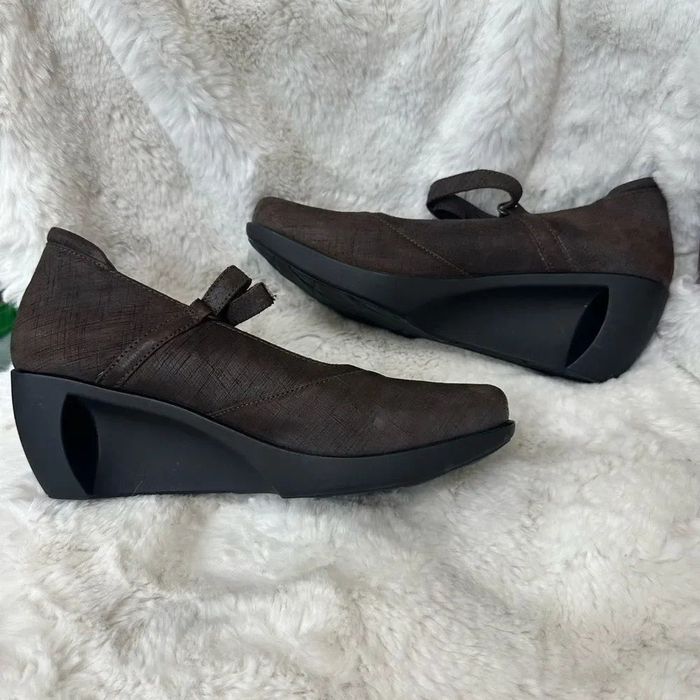 NEW Naot Women's Day Wedge Pump Mary Jane Comfort Shoe Mine Brown Leather 9.5